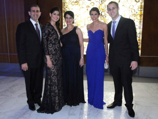 Daniel Facussé, Nicole Abraham, Karla Faccusé, Sofía Andonie y Roberto Facussé.