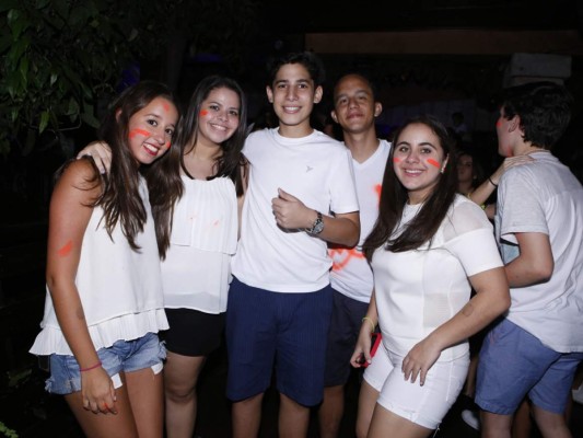 Neon party en residencia Andonie