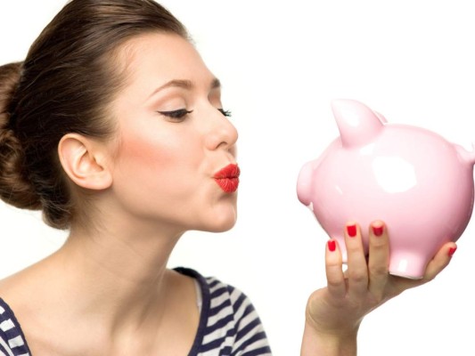 Pon dinero en tu bolsillo<br/><br/>Un ritual muy popular es jamás recibir el primero de enero con la billetera o los bolsillos vacíos pues la idea es no padecer carencias el próximo año. Puedes colocar un billete de cualquier denominación y mantenerlo todo el año y gastarlo el último día del mismo.