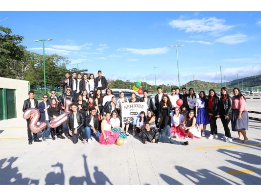 Los seniors 2019 de The Mayan School durante su entrance (fotografías: Hector Hernández)