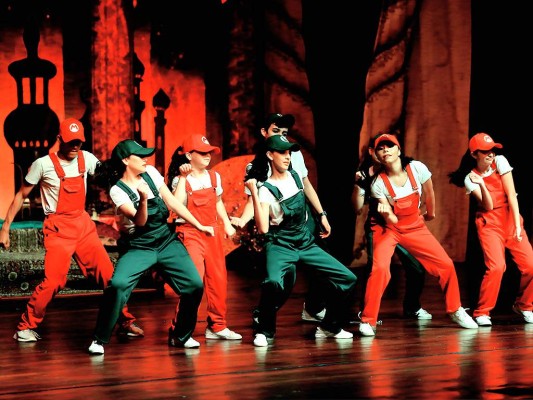 Los chicos de hip-hop interpretaron la canción de Mario y Luigi.