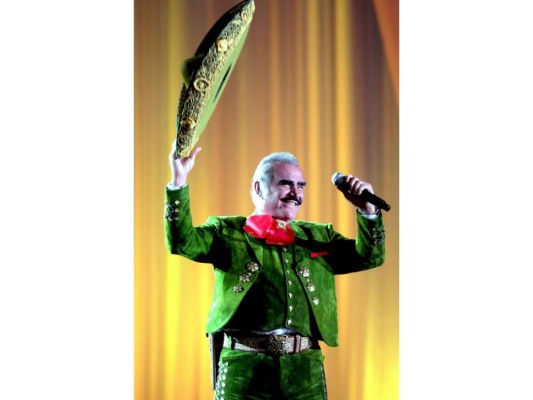 También en 2008, ganó cuatro Musas en los premios Oye!, incluyendo un reconocimiento por su aportación a la música mexicana.