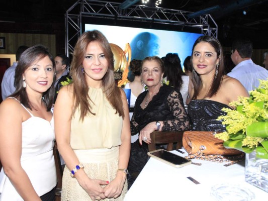 Alegre despedida para Boyce Lloyd  