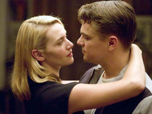 Winslet ganó un Globo de Oro por su interpretación de April Wheeler. Al recibir ese premio dijo emocionada, “Leo, estoy muy feliz de poder estar aquí y decirte cuanto te quiero y cuanto te he querido durante los últimos años. Te quiero con todo mi corazón, de verdad'.