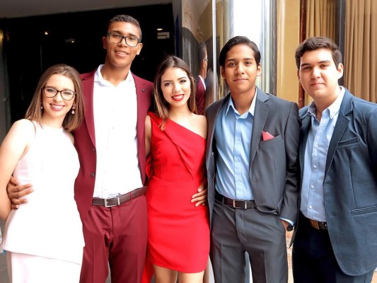 La generación 2019 de Santa María del Valle celebra desayuno