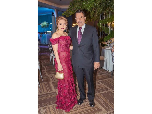 Brindis por el nuevo matrimonio de Guillermo Bográn y Mildred Reyes