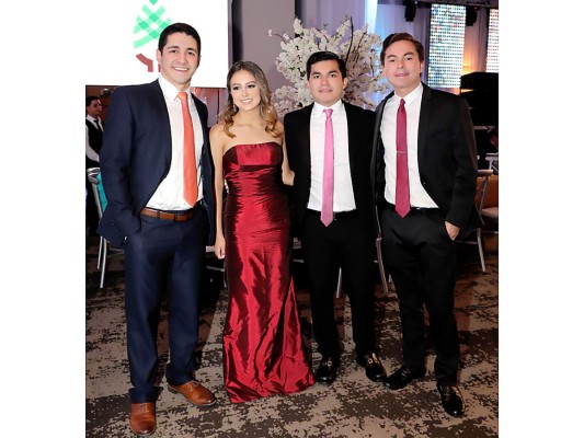 Momentos capturados por el lente de Estilo: Prom Night Academia Los Pinares 2019  