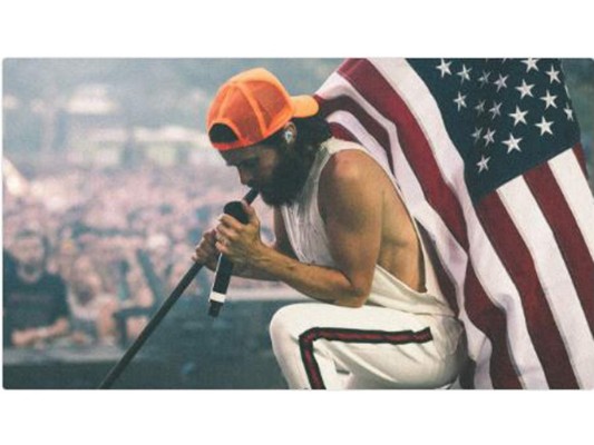 Jared Leto publicó una fotografía de él con la bandera de Estados Unidos, como descripción escribió: “Happy #FourthOfJuly”