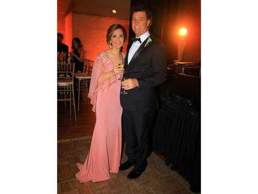 Elegante fiesta nupcial para Sofia Barletta y Jorge Vitanza