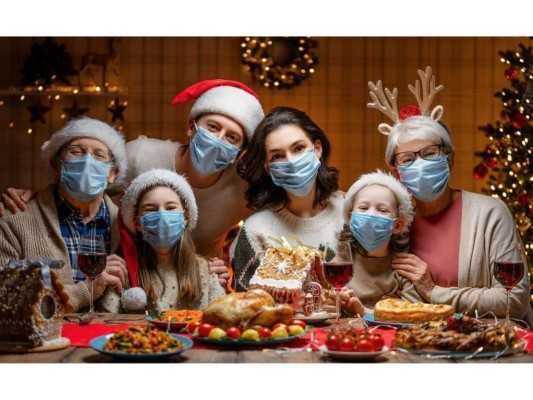 Celebra Navidad de manera diferente: Muchas personas suelen cocinar pavo como tradición para la cena navideña. Sin embargo, puedes decidir cambiar esas tradiciones e inclinarte a hacer otro tipo de cenas o cosas para celebrar.