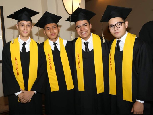 Firma de acta de Lincoln School generación 2017