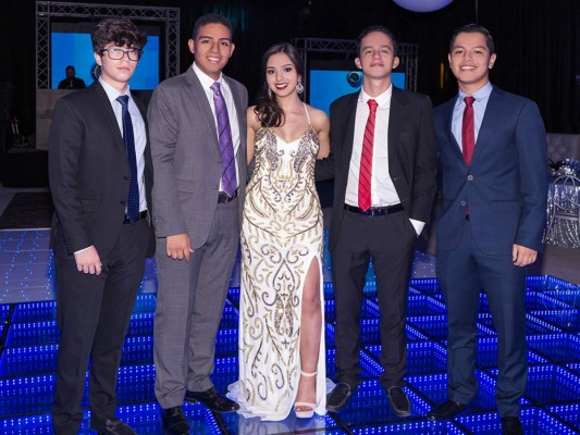 La generación 2018 de la EIS celebra su Prom   