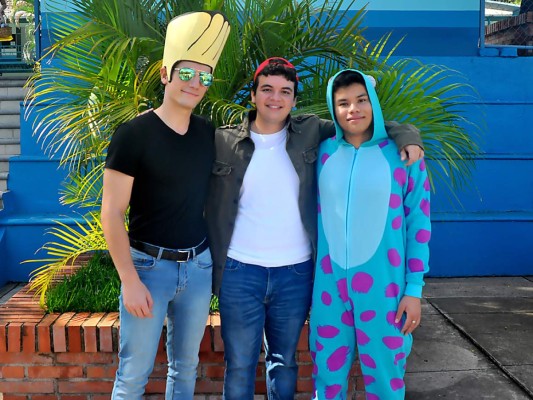 Cartoon Day de los Seniors 2020 de la Macris School