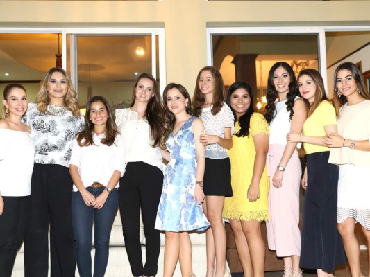 Ana Sofía Sarmiento, Heizel Irías, Jennifer Andara, Daphne Bendaña, María José Alvarenga, Victoria Villeda, Marianna Durón, María Gabriela Marín, Andrea Moncada e Isabella Rishmawy (Foto: Héctor Hernández)