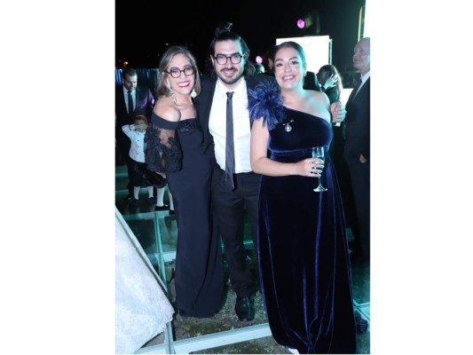 Magda, Andrea Andonie y Sebastian Rojas