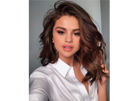 Selena Gómez detalló que quiere centrarse en su salud y ser feliz, 'he descubierto que la ansiedad, los ataques de pánico y la depresión pueden ser efectos secundarios del lupus, lo que puede convertirse en todo un desafío', explicó al portal People.