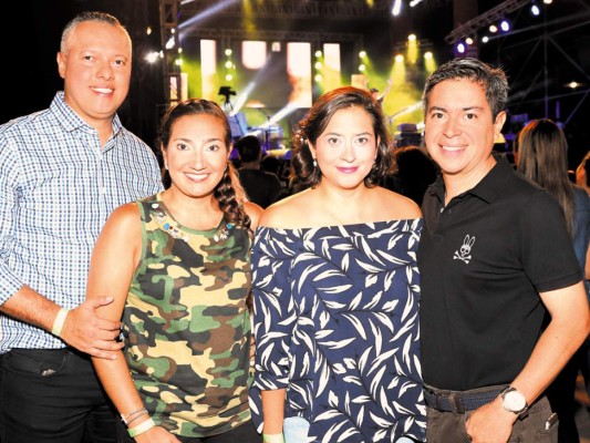 Fernando Martínez, Mónica Arita, Valeria Ríos y Luis Reyes