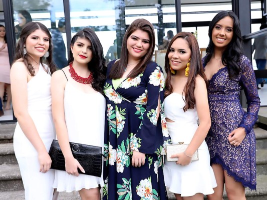 Andrea Martínez, Ana Salgado, Andrea Guevara, Camila Lucas y Lya Napky