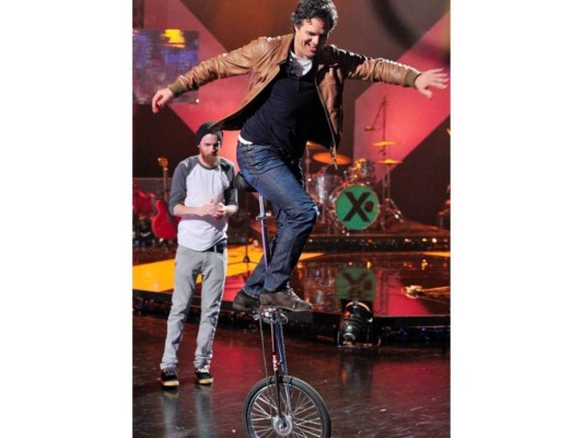 Mark Ruffalo domina el monociclo.