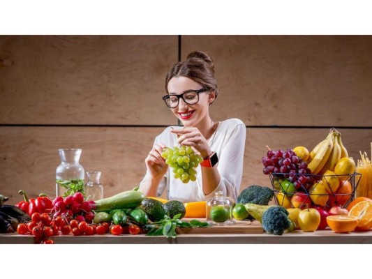 Prepara tus alimentos: Preparar tus alimentos te ayudará a tener más control y responsabilidad sobre lo que estás consumiendo.