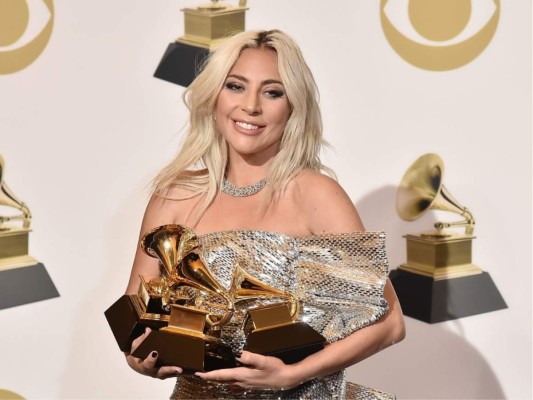 Lady Gaga <br/>Siendo unas de las cantantes que tuvo más cambio en la década, lanzando su esperado álbum Born This Way, protagonizando varios capítulos de la serie de Netflix American Horror Story y ganadora del Oscar Star is Born. Terminando la década con múltiples Globos de Oro y Oscar. Nada mal Gaga en esta época.<br/>