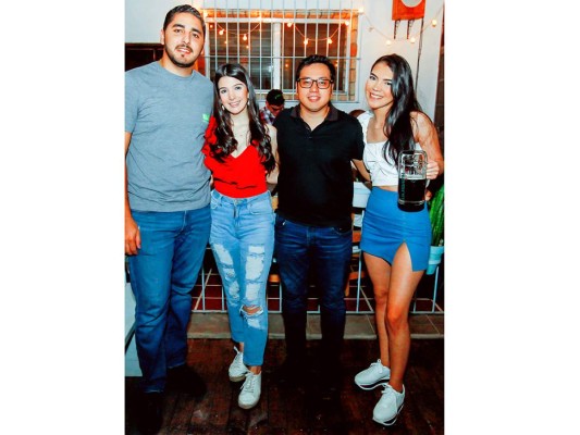 Eduardo López, Isabella Interiano, Carlos Zacapa y Diana Aguilera.