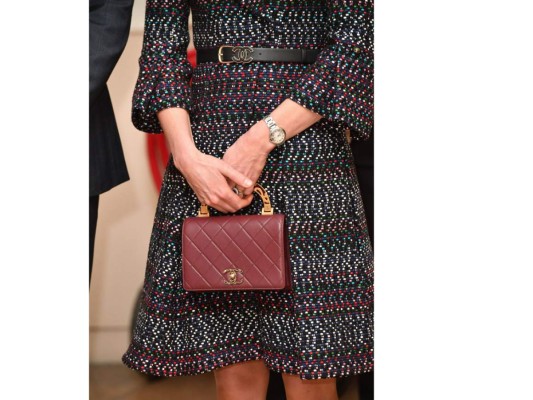 Los looks de la Duquesa son los ganadores, para esta visita optó por accesorios y un diseño exclusivo de la casa Chanel, convirtiéndose en uno de los más comentados