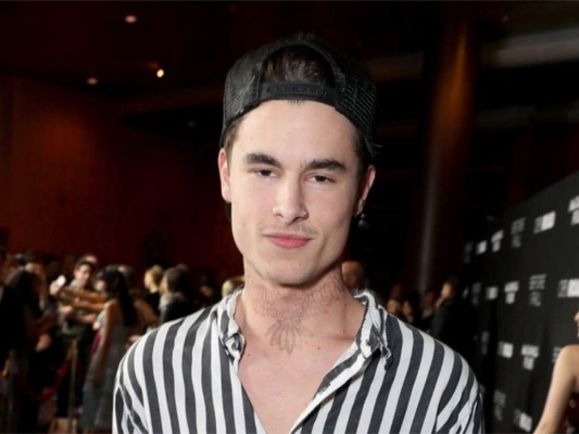Kian Lawley luego de realizar el largometraje The Hate U Give que trata sobre una adolescente negra que se convierte en activista social después de ver a un oficial de policía dispararle a su amiga desarmada, la estrella se retiró del proyecto cuando un video de él se volvió racista desatando miles de comentarios negativos hacia su contenido.