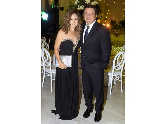 Rodrigo Elizeche y Frances Barahona se casan