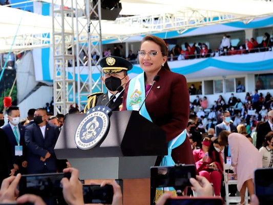 La presidenta Xiomara Zelaya minutos antes de pronunciar su discurso en el que dijo, 'Dios y el pueblo me concedieron el honor de dirigir los destinos de nuestra nación. Con humildad y firmeza asumo este compromiso'