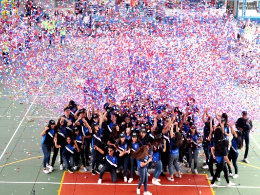 Senior entrance de la Macris School