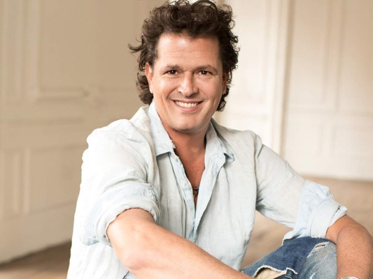 Carlos Vives intérprete de 'Al filo de tu amor'. llega a San Pedro Sula para contagiar con la mezca de su música: cumbia y pop