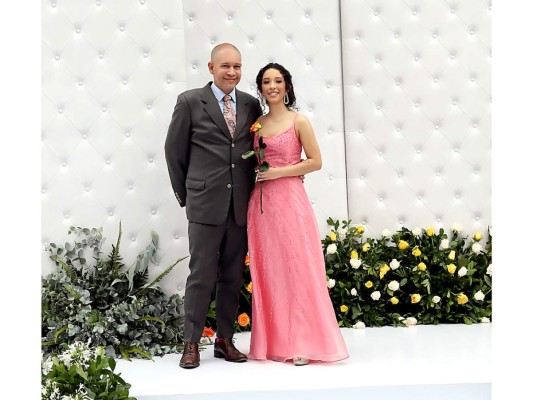 Desfile de graduados de Macris School