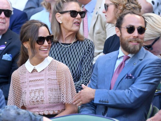 Pippa Middleton sorprende con un elegante vestido en Wimbledon