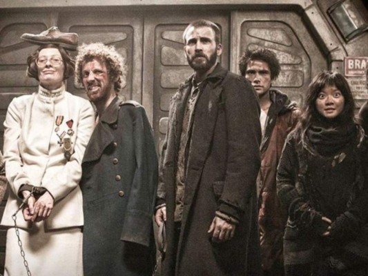 Snowpiercer. Las últimas personas en el mundo viven en un tren donde surgen unas nuevas diferencias de clase sociales.