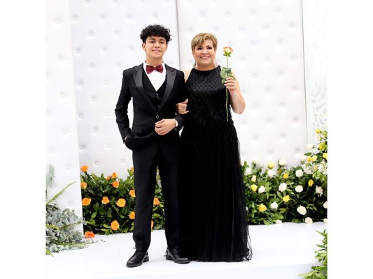 Carlos Flores y Reina Romero