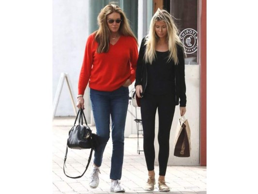 Caitlyn Jenner se casará con Sophia Hutchins
