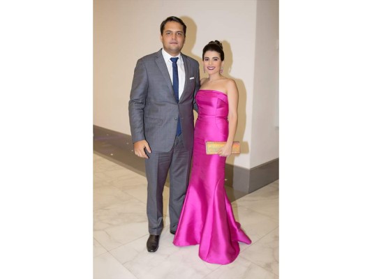 Guillermo Orellana y Giordanna Kafati festejan su boda