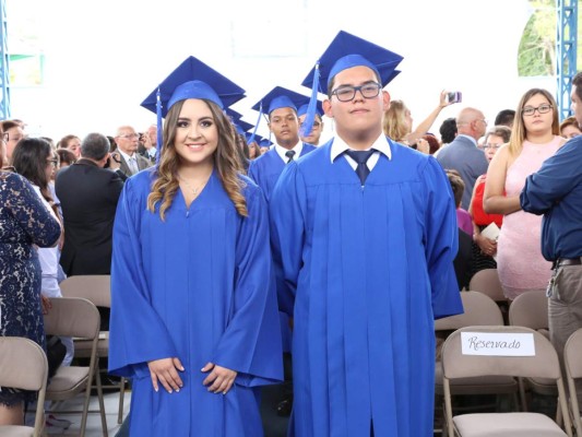 Entrega de títulos de la Macris School, generacion 2017
