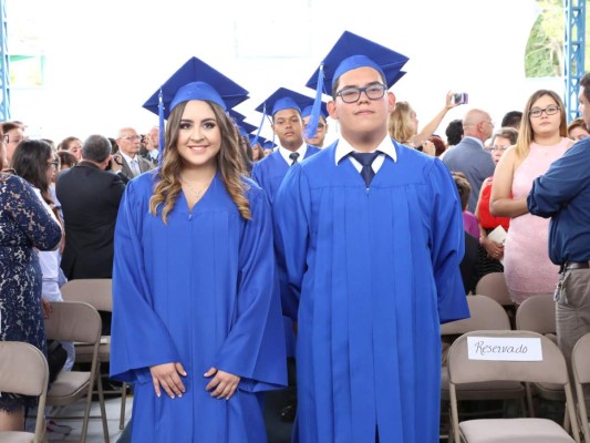 Entrega de títulos de la Macris School, generacion 2017