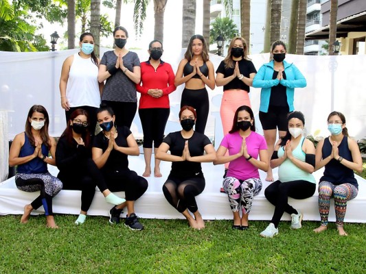 Estuvieron en la clase de Yoga Claudia Zablah, Paulette Canahuati, Ana Ortega, la instructora Paola Cruz, Gabriela Varela, Brenda Díaz, Roxana Ramos, Andrea Midence, Marisol Alemán, Mildred Reyes, Lorena Perdomo y Eny Barahona.