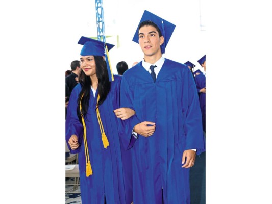 La graduación de los seniors 2016 de Macris School