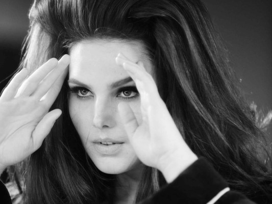 Candice Huffine en el calendario de Pirelli<br/>En el 2014, Candice formo parte del calendario de icónico Pirelli<br/>