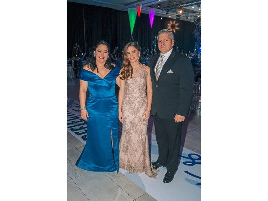 Bianka, Valeria e Ian Fiallos.