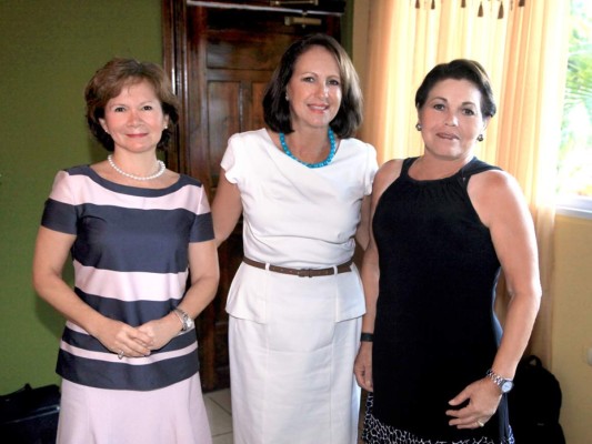 Encuentro maternal para Sanja Karow