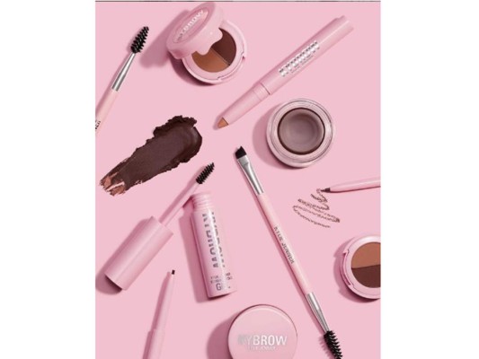 ¿Cómo olvidar las cejas? Podrás definir e iluminar con este nuevo brow kit, disponible para tonalidades de oscuro a blanco
