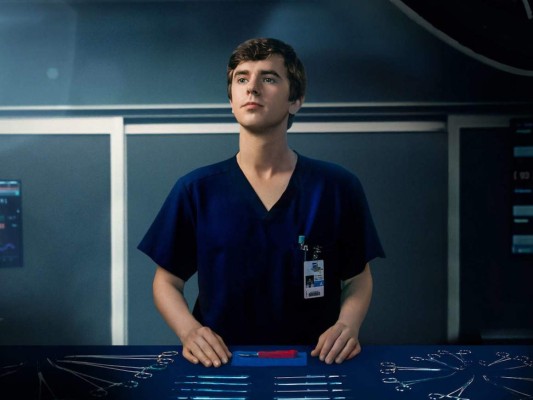 The good Doctor.<br/>Esta serie se centra en un joven autista que ejerce como cirujano y que a demás padece del síndrome Savant. Poco se sabe de este “síndrome del sabio” además de que aquellos que lo sufren tienen una memoria prodigiosa y muy especial. El creador de House, David Shore vuelve al género dramático con esta serie.<br/>