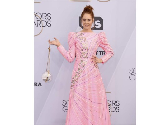 Kate Nash fue una de las peor vestidas. Su atuendo de Manish Arora era demasiado. Tenía unas aplicaciones extrañas, sus maxi mangas no encajaban y el fit no era el adecuado para su cuerpo. ¡Definitivamente una mala elección!