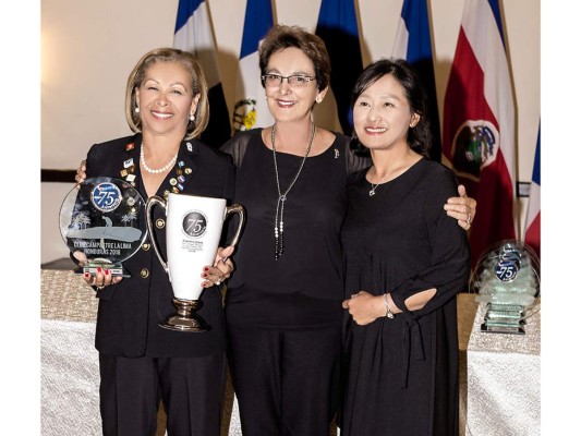 Carmen Amack, Silvia Perez y Hajin Lee.