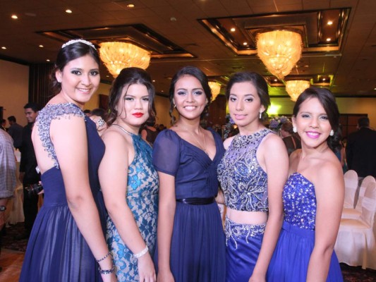Ericka Idiaquez, Celeste Portillo, Katherine Rivera, Alison Rosales y Mariane Zaldivar.